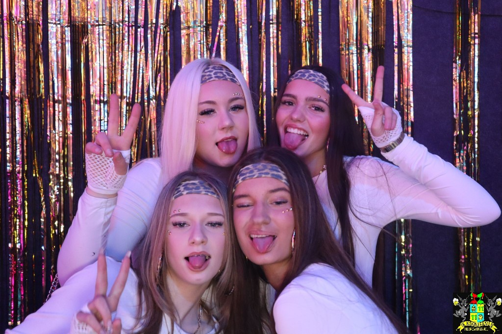 ../Images/Jeugd Opwarmbal Photobooth 370.jpg